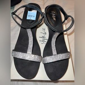 Women’s black wedge dress shoes